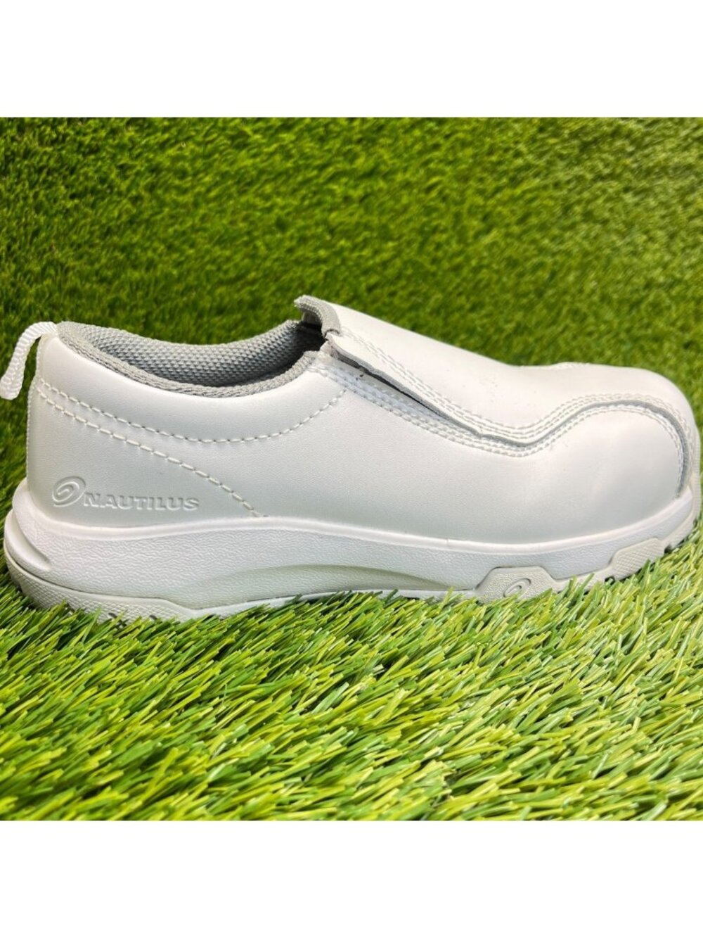 Nautilus Slip-On ESD Women Size 6D White Leather Composite Toe Safety Work Shoes